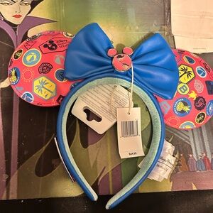 Lounge fly Disney around the world ears